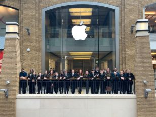 Digital leaders visit Apple Store